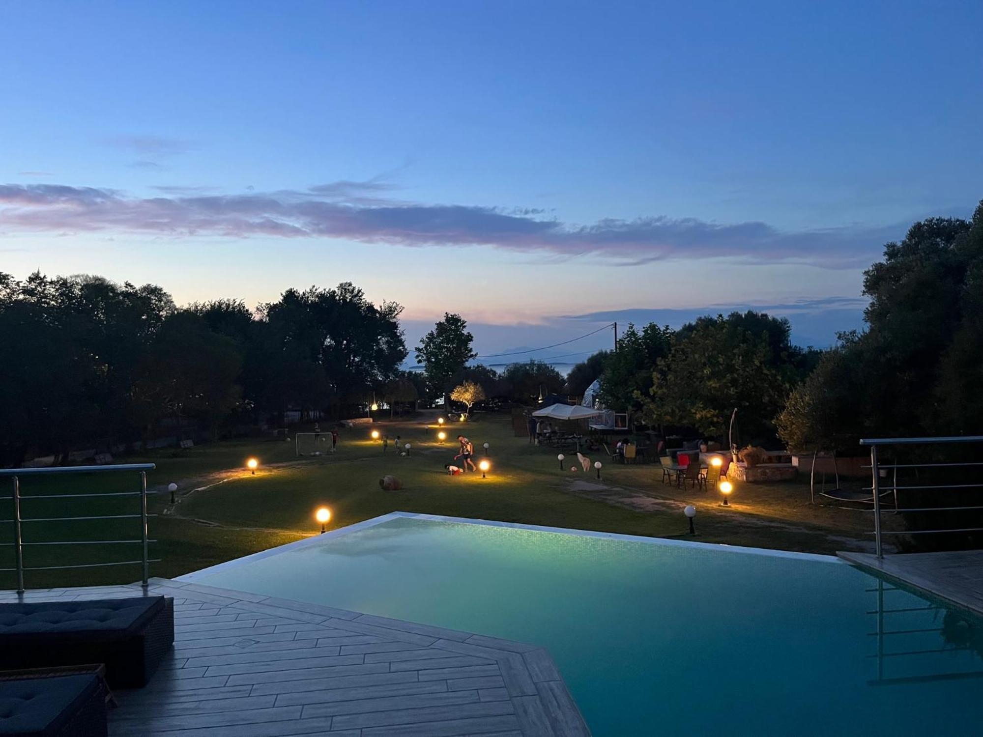 Hotel Manna Gea Glamping Domes Wonitsa Zewnętrze zdjęcie