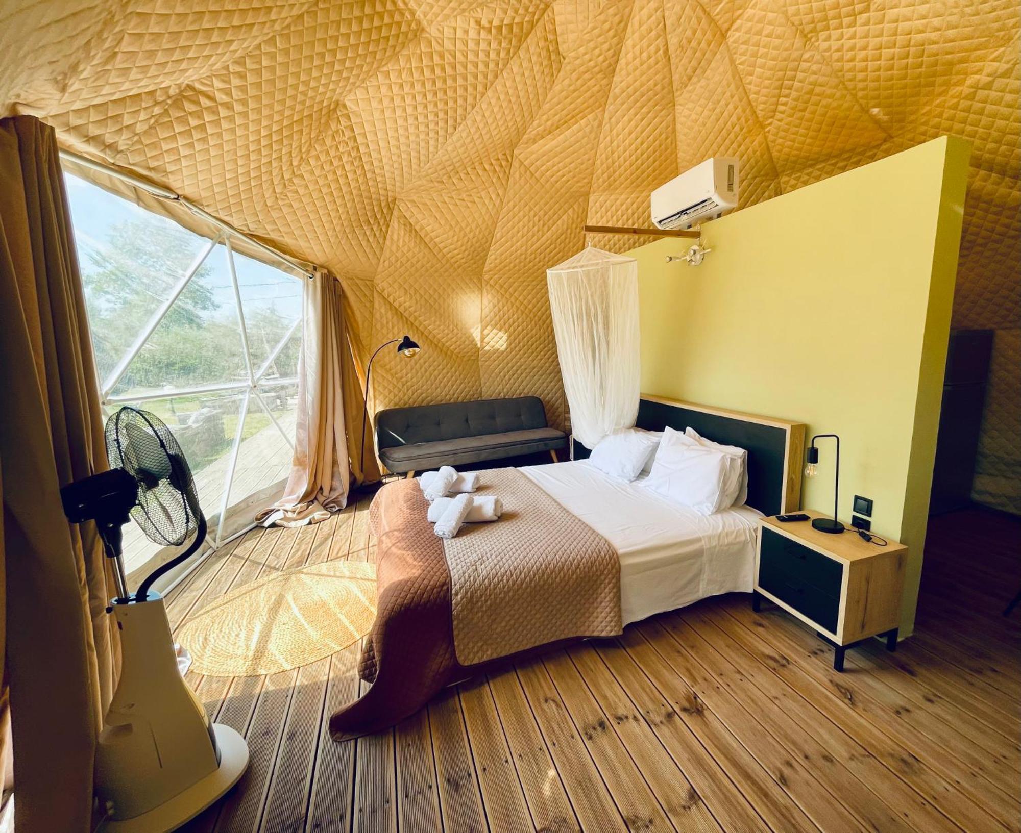 Hotel Manna Gea Glamping Domes Wonitsa Zewnętrze zdjęcie